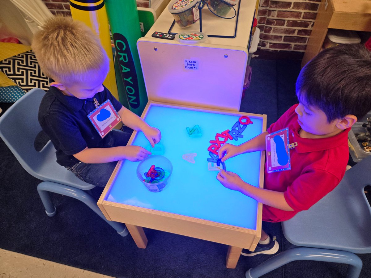 kimmeekeen's tweet image. These little Mustangs are so happy to be on our HOME campus!  Centers are in full force now!  Look at those smiles, and friendships blossoming! 🤍❤️🖤 @LaurelesMustang #prekfun