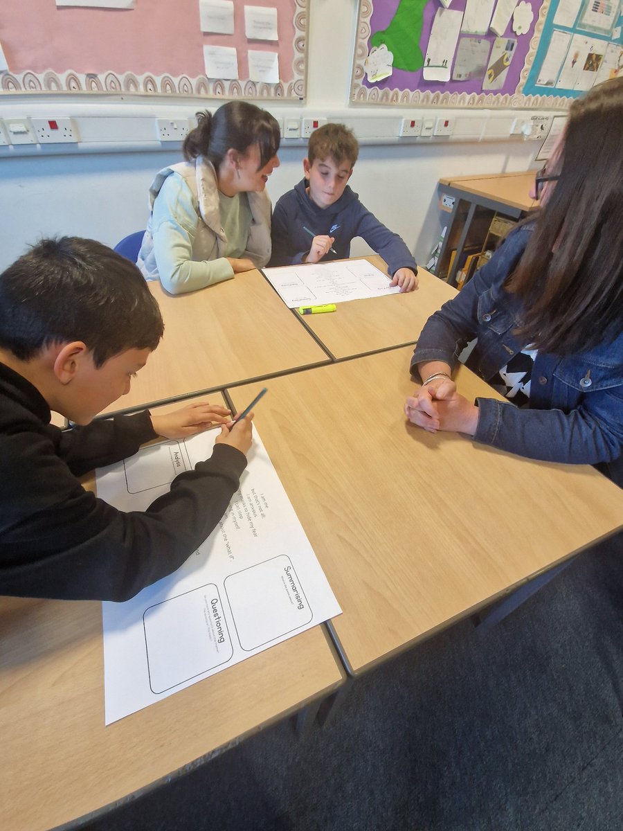 BearsdenAcademy's tweet photo. @BearsdenMaths @Bearsden_Drama @bearsdenpe @BearsdenArtDept In  @BearsdenEnglish young people and families discussed #emotions and #analysed poetry.  📚🤩🌟 https://t.co/8dHiOUJyo1