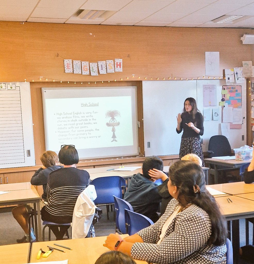 BearsdenAcademy's tweet photo. @BearsdenMaths @Bearsden_Drama @bearsdenpe @BearsdenArtDept In  @BearsdenEnglish young people and families discussed #emotions and #analysed poetry.  📚🤩🌟 https://t.co/8dHiOUJyo1