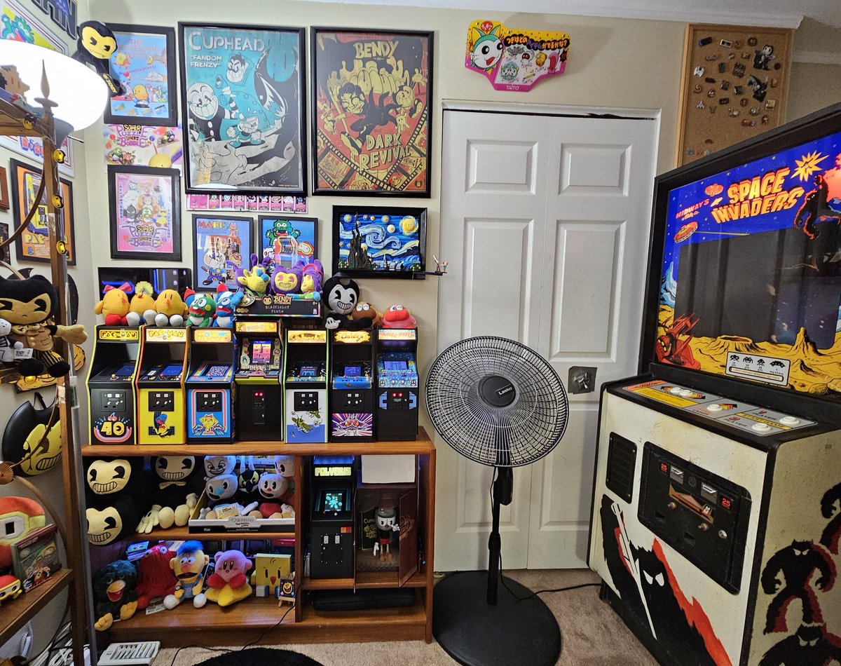 SuperJumsNelson's tweet photo. Happy #NationalVideoGamesDay!

Another year, another set of photos with my collection!

Extremely happy now with its current status, and honestly, I'm not quite sure how much more I can grow it from here. https://t.co/7eUmbe29DF