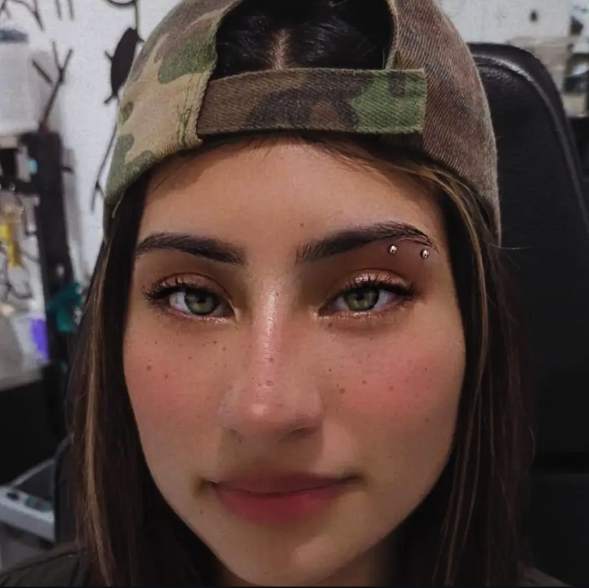 Can't get enough of this horizontal eyebrow piercing! Horizontal eyebrow  piercing by @shinysharpthings ⚔️https://t.co/dCNcHkdWGY⚔️ . . . .  #livebythesword #eyebrowpiercing #horizontaleyebrowpiercing #facepiercing  #nyc, image size:1179x1177