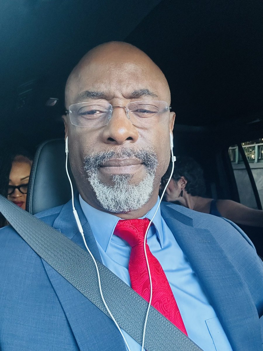 IWashington's tweet photo. I’m very good at taking care of myself and keeping myself out of ‘unnecessary’ situations. I have 3 unexpected guests in my SUV on the way to the Rayburn. I leave no man or woman behind. #GodNotDead https://t.co/V5mbigPiW3