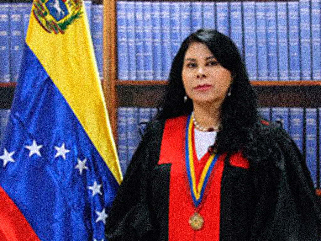ArmandoInfo's tweet photo. La exmagistrada Carmen Porras junto a sus hijas, esposo y yernos registraron 10 empresas en Florida, EE.UU. Son dueños de 10 propiedades en ese estado y de dos más en Panamá, que en conjunto superan los 3,4 millones de dólares   

#ArmandoHistorias2022 

📍https://t.co/lZkAUaQtB2 https://t.co/ArjI1mhvSp