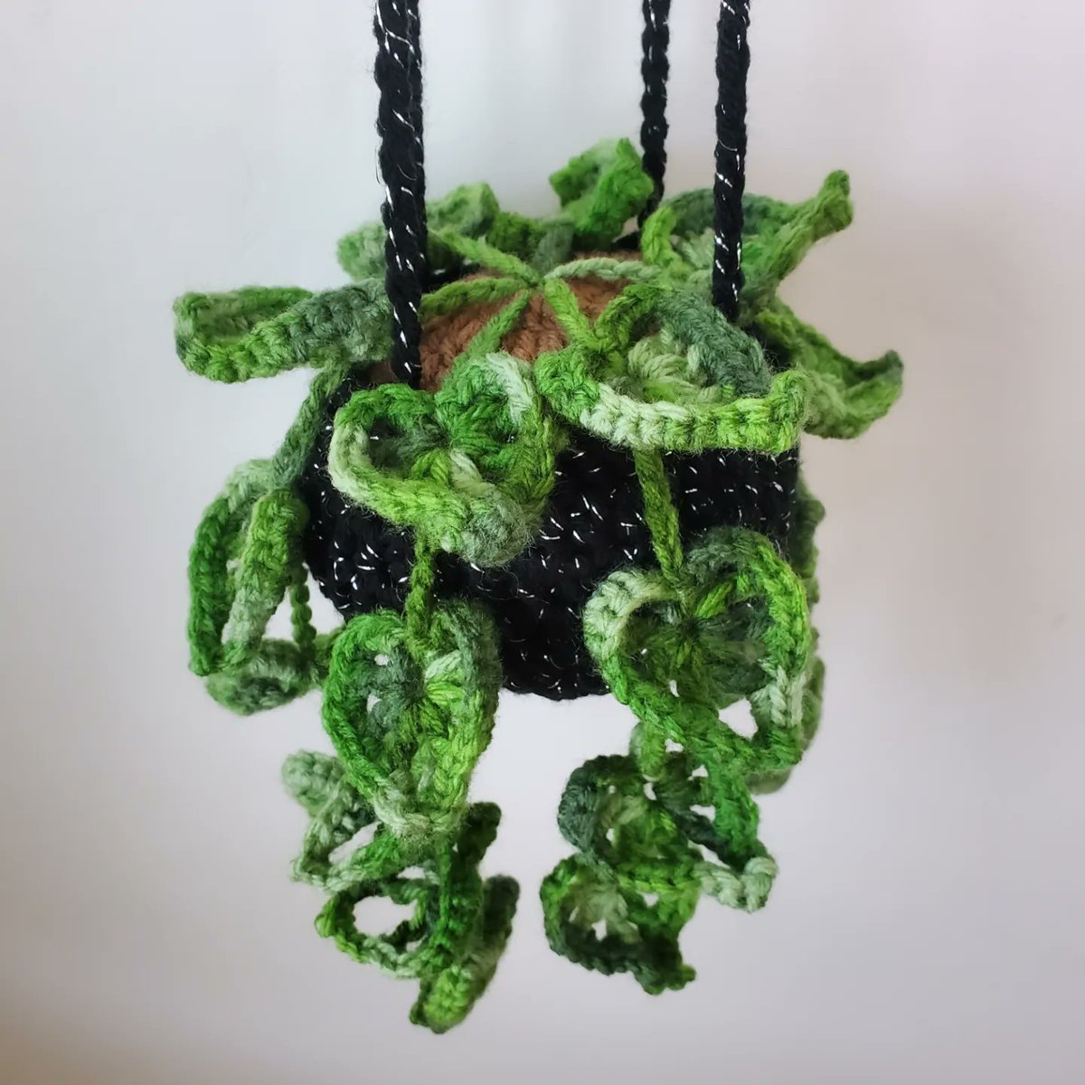 HookedWithAspy's tweet photo. 💝Customer Order💝
Crochet Hanging Monstera Plant
#Crochet #crochetplants #keeponshoppingsmall #handmadegifts #handcrafted #supportsmallbusiness #handmadewithlove #loveyarn #bigtwistyarn #redheartyarns #plantlover https://t.co/u3sSrk1Dib