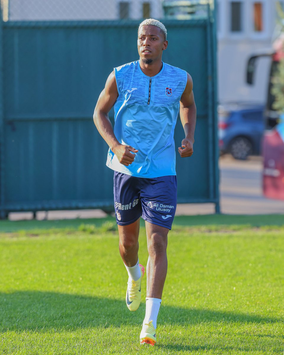 Simon Banza tweet media