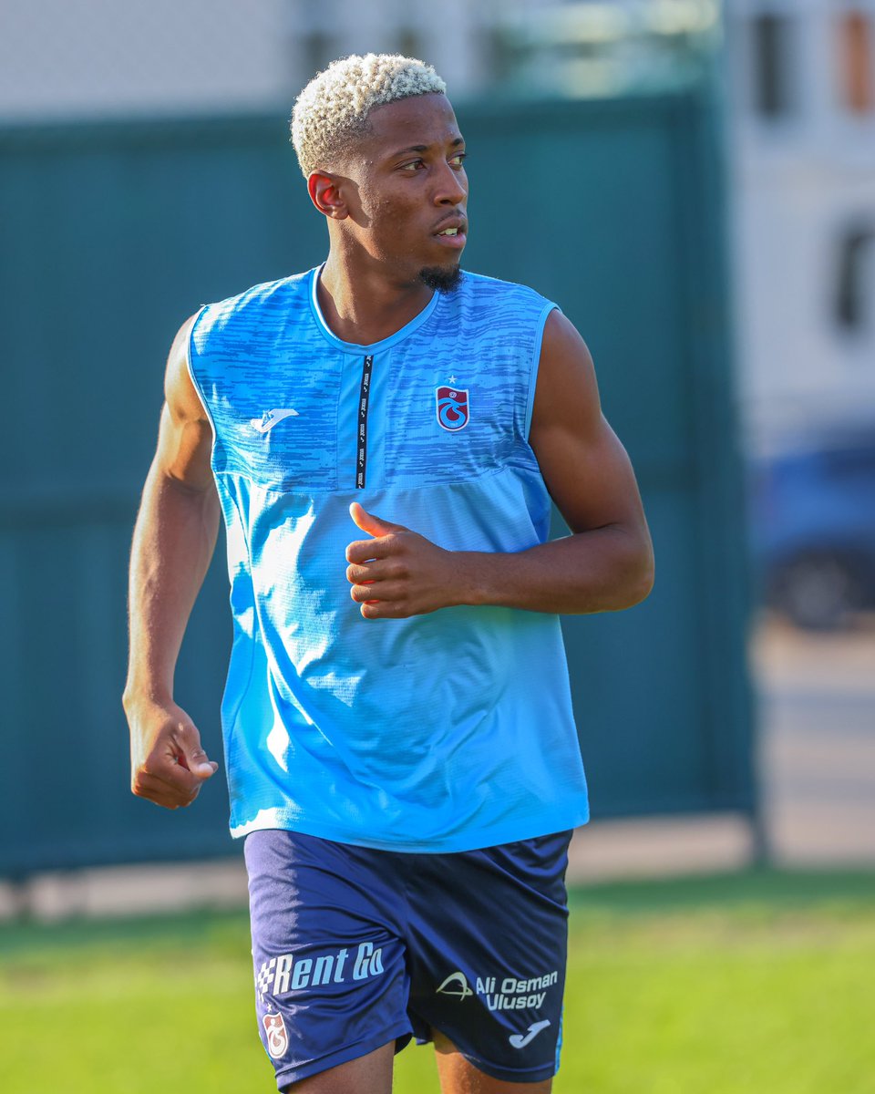 Simon Banza tweet media