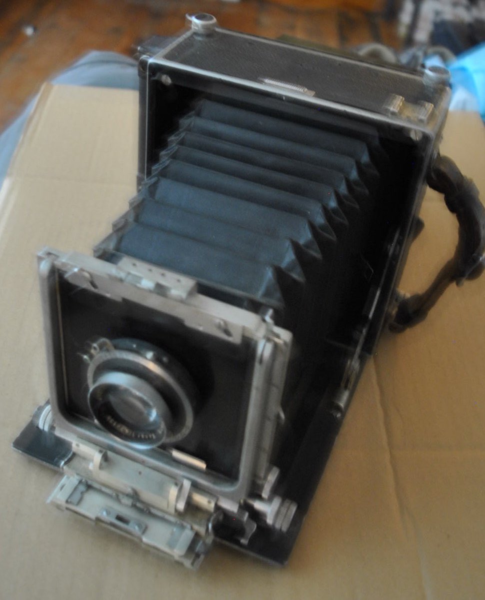 bchaz4's tweet image. #Cameras 
#CameraCollection

I promised I would post pictures of my camera fetish
So this is the first 
MPP (Micro Precision Products)
5x4 plate camera (glass plate negative) converted to use 5x4 inch sheet film 
I used it as a studio camera until the 80s high definition results