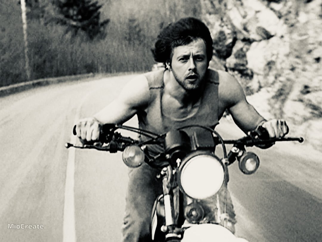 FlueyKung's tweet image. I saw this guy ten minutes ago on I-64W.  

If you hurry, you can catch him—traffic’s backed up at hospital curve. 

#RunJoeRun
#YouAintGonnaBurnThisCouch