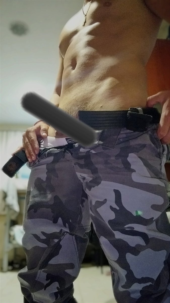 dareckyari's tweet photo. Es normal andar HOT en horas de trabajo ? 🥵🍆
Ya disponible packs a la venta por mi canal de Telegram y a buen precio 💵💸
#policia #hotboy #Ecuador https://t.co/RWZeaQO9nR