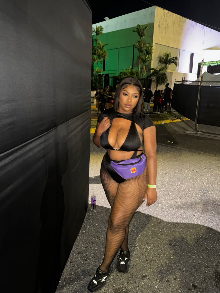 lovemesomezai's tweet photo. Haven’t been on this in awhile! How y’all doing? #nightcarnival https://t.co/Og9i3UyAld
