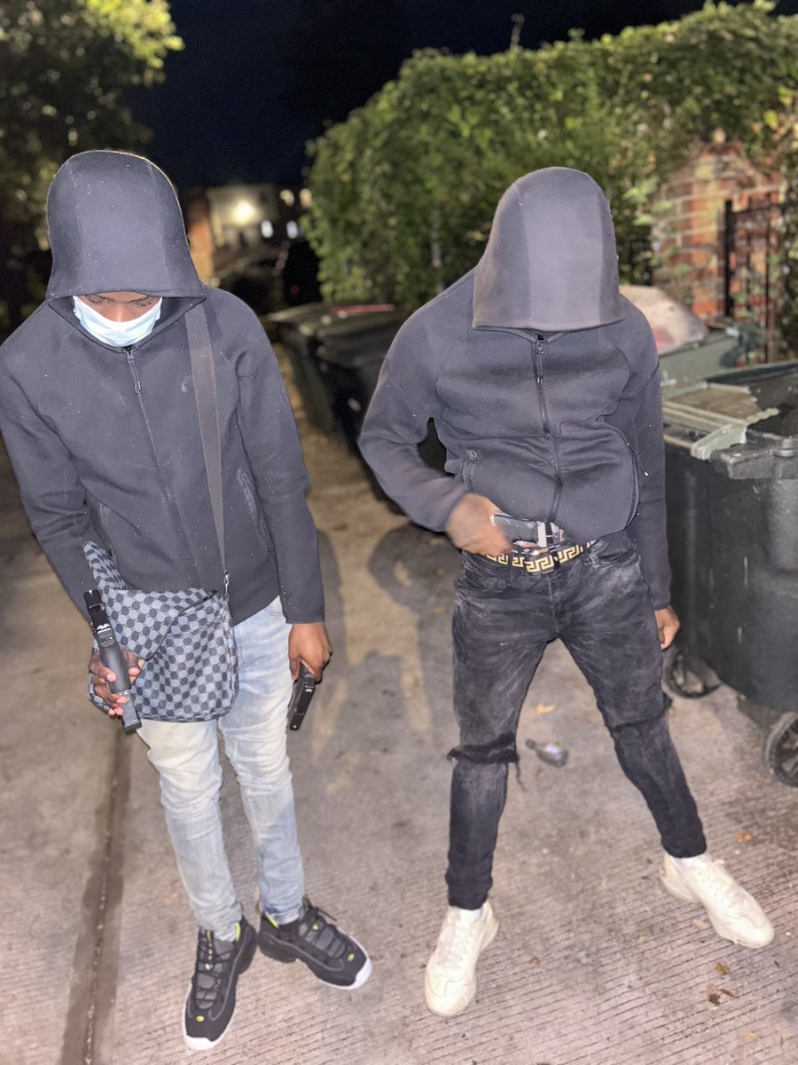 realyoungin8's tweet photo. TeamBlatt Dem Yungins Who Stepped Up Like Who Gon SLIDE Or Sum? #FuckEverybody🩸🩸 #NoID👩🏽‍🦲 https://t.co/TcK3UTF0LC