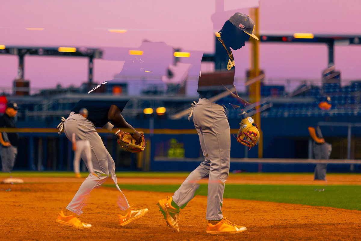 PDGABASEBALL's tweet photo. Skies and strikes🌅

#GoGold | #PTBAW | #BurgTough https://t.co/dFUHTDlXhi