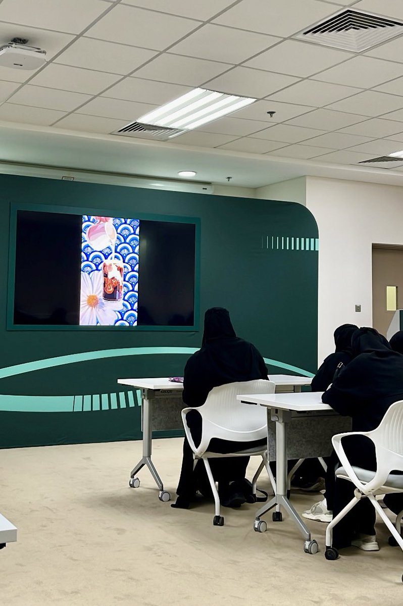 fatima1Cs's tweet photo. اليوم تعلمت مهارة جديدة مع استاذ أحمد حداد ( فن الكولاج باستخدام تطبيق بنترست ) ، استمعت بحضوري في ورشة العمل وتعلمت الكثير 💛🌟 https://t.co/6wgNDCegvN