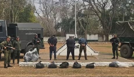 MARCELOFAVAOK's tweet photo. ALERTA (FOTO DOCUMENTO):

20 NARCOS DE NACIONALIDAD BOLIVIANA ATACARON A TIROS UN PUESTO DE CONTROL DE GENDARMERIA, EN "AGUAS BLANCA", SALTA.

UN NARCO BOLIVIANO FUE ABATIDO. EL RESTO DETENIDO. SE INCREMENTA LOS ATAQUES A LA ARGENTINA POR PARTE DE BOLIVIA. https://t.co/MhjRT75DlJ