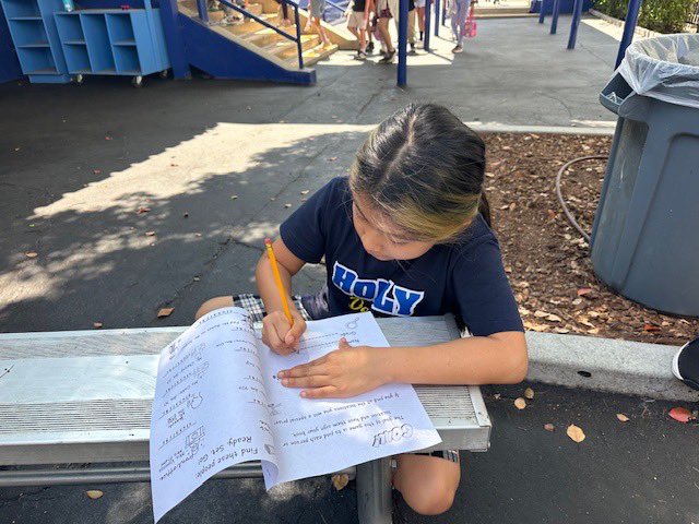 HollyDolphins's tweet photo. #TBT Let’s throw it back to the first weeks at Holly Avenue when our new students had lunch with the school councilors &amp; @toaklandAUSD! They ate lunch, learned some Holly fun facts &amp; went on a scavenger hunt to get to know other trusted grown-ups at school! 🏫 @ArcadiaUnified https://t.co/TQFidkht61