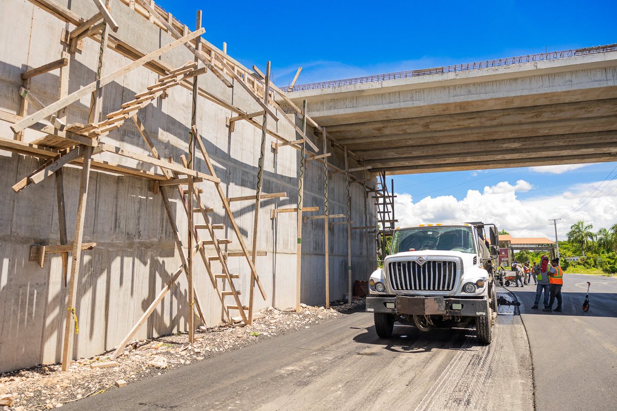 DeligneAB's tweet photo. ¡Grandes obras que benefician a las comunidades de SDE, La Caleta Y Boca Chica! 

Pronto estaremos inaugurando el tramo III de la avenida Ecológica, esta mejorará la conexión con la autopista Las Américas y el transporte entre el puerto Multimodal Caucedo y el resto del país. https://t.co/pQN2F6O9Xm