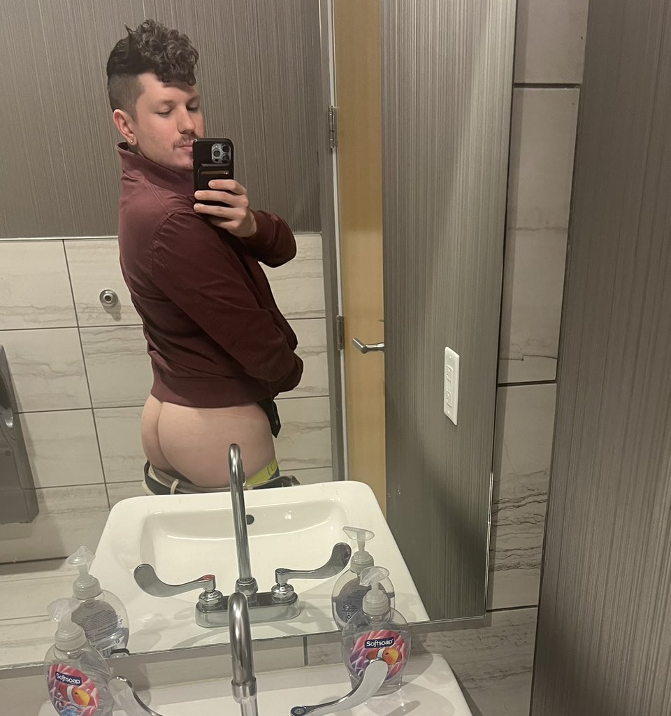 RyderThom's tweet photo. Thought this was a cute pic 😜 https://t.co/McPYbxo1Mu