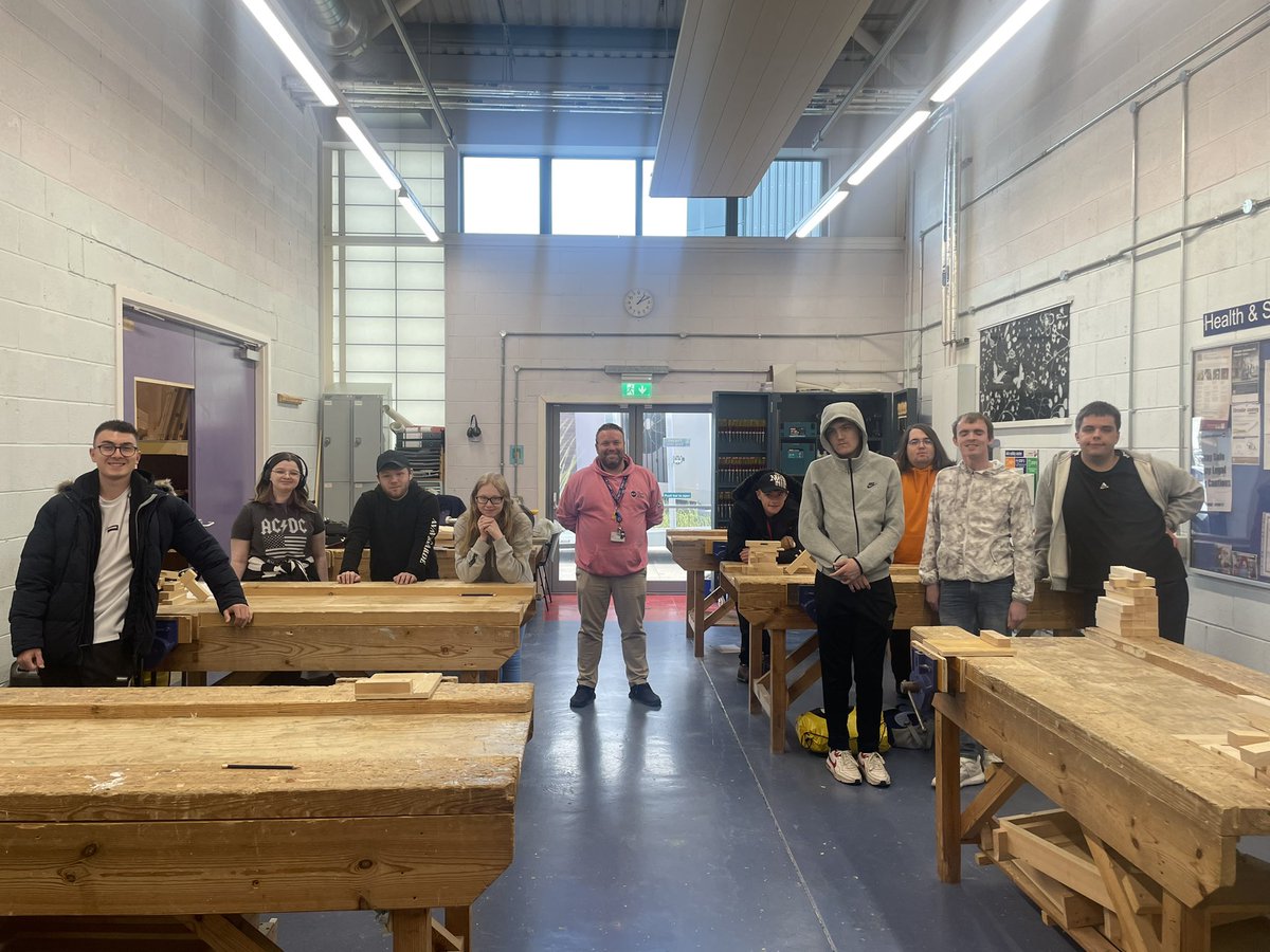 pauline_heeley's tweet image. Nat 4 #SkillsForEmployment students had a great first session in the Joinery Workshop with Fraser this afternoon @SLCek They’re excited to learn more and to see the work experience opportunities this may lead to @StellaMcManus @apignat1