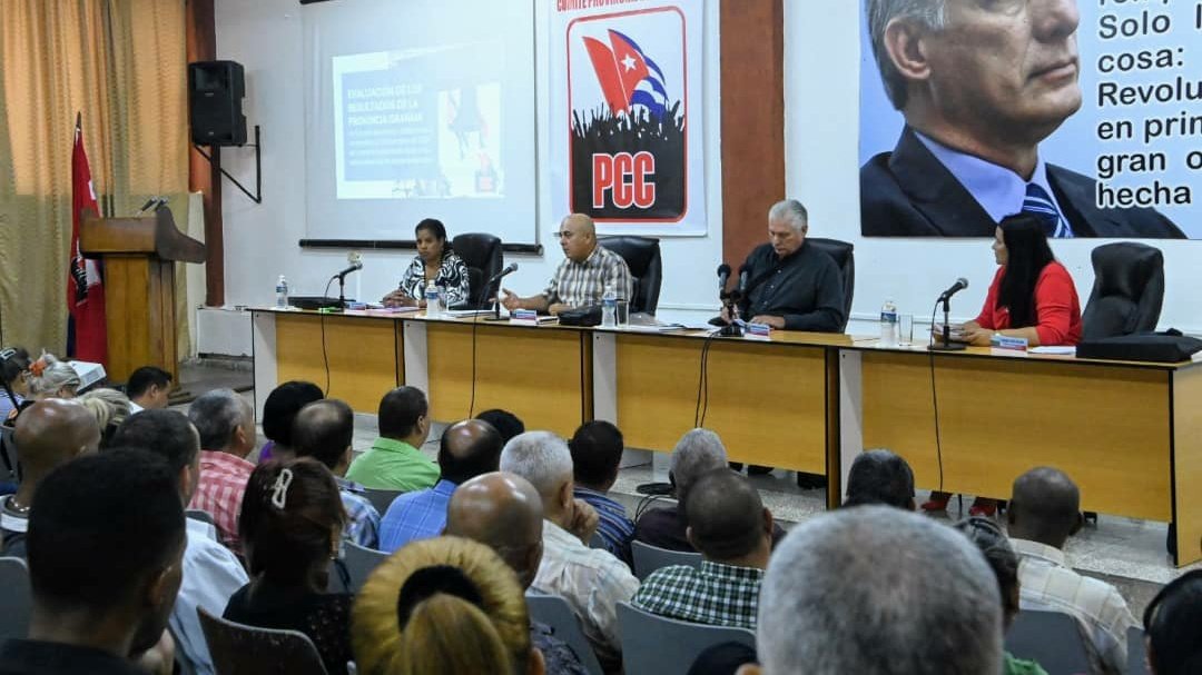 Dr. Roberto Morales Ojeda (@drrobertomojeda) on Twitter photo Hoy, junto a <a href="/DiazCanelB/">Miguel Díaz-Canel Bermúdez</a>, participamos en tres Plenos Extraordinarios de Comités Provinciales del Partido: #Granma, #Guantánamo y #SantiagoDeCuba. Las evaluaciones y análisis nos demuestran que es posible salir de la actual situación con el trabajo de todos. #UnidosXCuba Hoy, junto a <a href="/DiazCanelB/">Miguel Díaz-Canel Bermúdez</a>, participamos en tres Plenos Extraordinarios de Comités Provinciales del Partido: #Granma, #Guantánamo y #SantiagoDeCuba. Las evaluaciones y análisis nos demuestran que es posible salir de la actual situación con el trabajo de todos. #UnidosXCuba