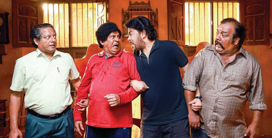 cine_dabba's tweet photo. #SundarC 's #Gangers 🎬

Best comedy combo in #Kollywood
#SundarC &amp; #Vadivelu 🤩

 #GangersFirstLook

@khushsundar @AvniCinemax_ @benzzmedia #CatherineTresa https://t.co/bMf1YdDeVJ
