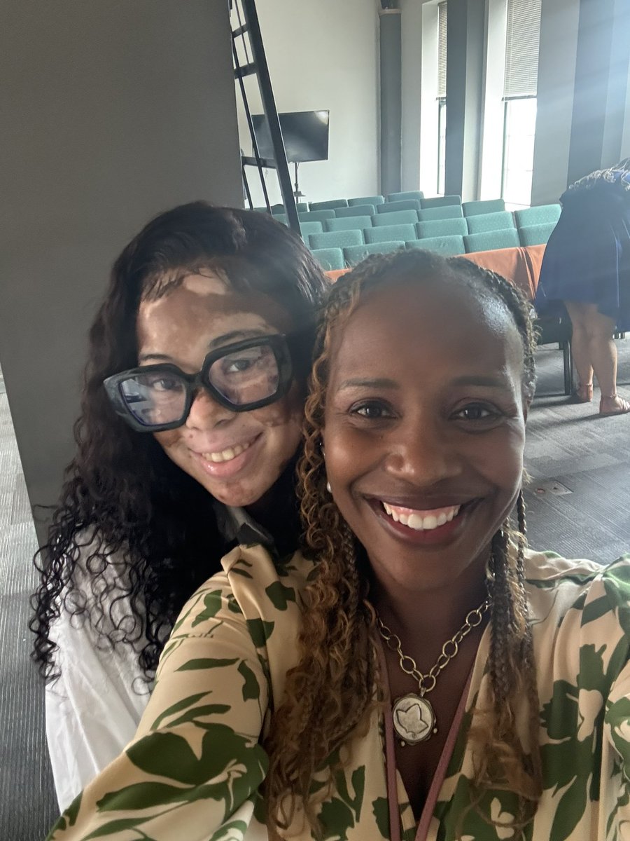 DiyanaJones's tweet photo. Today I attended the @JCPSKY @KyStateU Teacher Recruitment Event and ran into several students that I taught as freshman at KSU and one was my WMSFA baby! They’re now seniors and ready to start student teaching! Hopefully, they’ll join us in JCPS soon! My heart is happy!!!! 💚💛 https://t.co/T0wxiVfdML