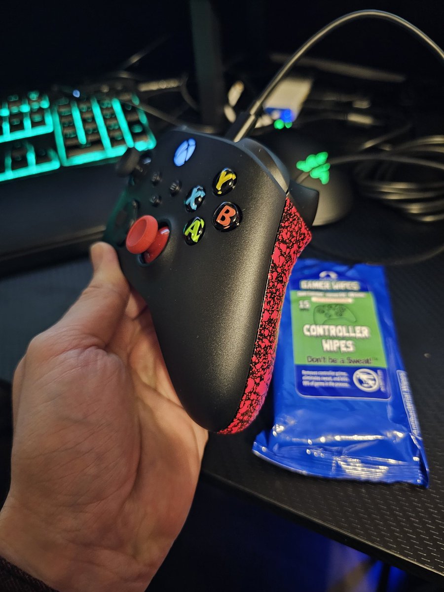 I can't wait to test this thing out! Finally got my <a href="/CinchGaming/">Cinch Gaming</a> controller in. Cleaned everything up with my <a href="/GamerWipesGG/">GamerWipes</a> and ready to play!! I have discount codes for both check out my <a href="/DoMeASolid_/">DoMeASolid</a> link in bio!!
