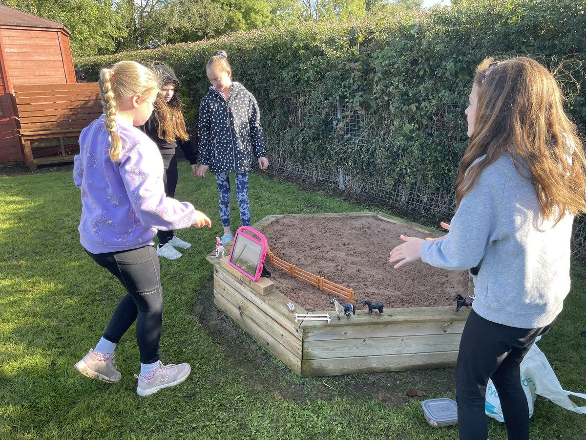CPSBALLYMONEY's tweet image. Year 6/7 creating animations today as part of our outdoor learning scheme. Pupils used imotion to create their movies.