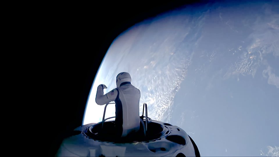 TechCrusader's tweet image. Polaris Dawn astronauts perform historic private spacewalk while wearing SpaceX-made suits: A crew of four private astronauts made history in the early hours of Thursday when they opened the hatch of their SpaceX Dragon capsule and conducted the first… dlvr.it/TD9GTG