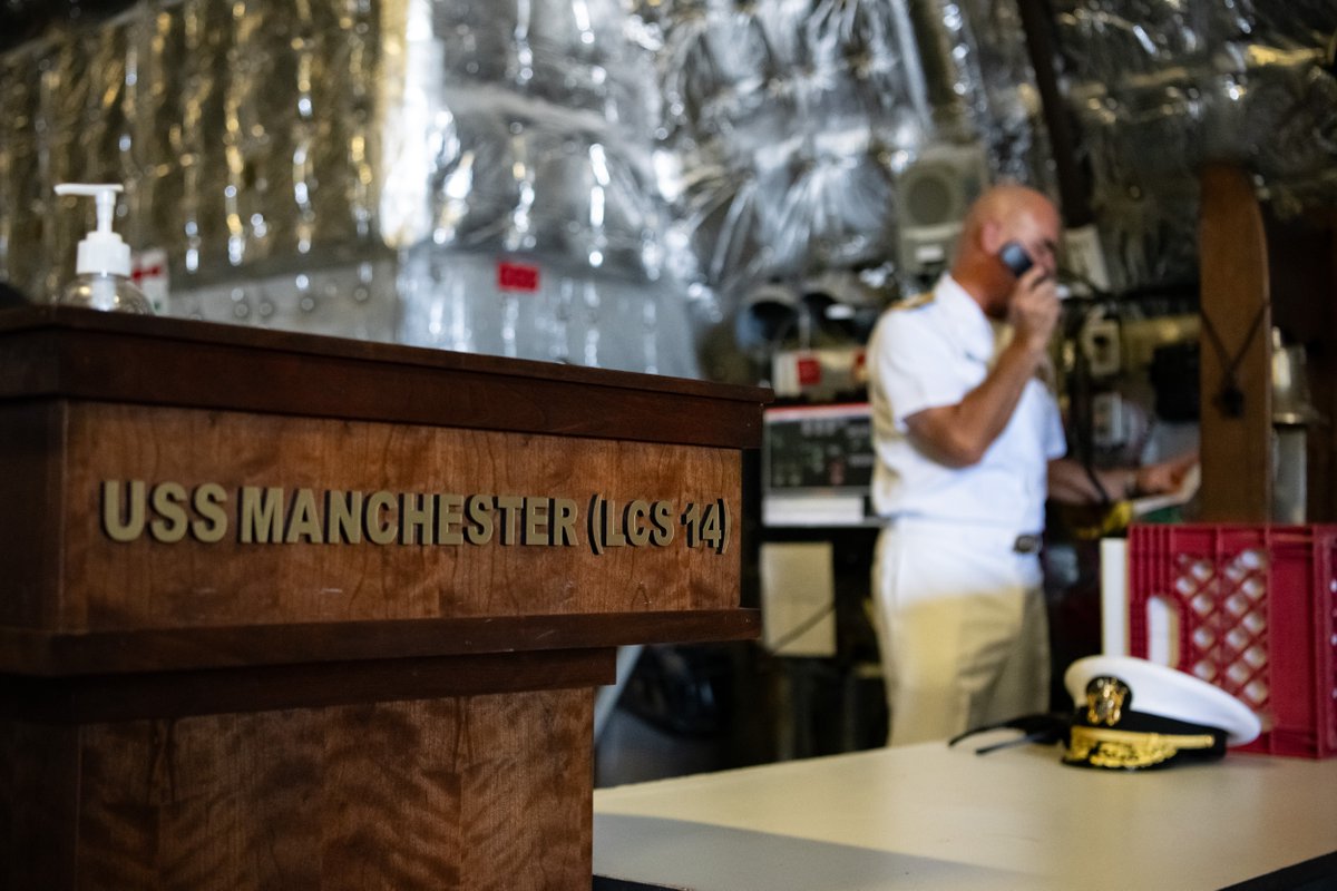 SurfaceWarriors's tweet photo. ๐ค#SWOBOSS Welcomes Home #SurfaceWarriors aboard USS Manchester (LCS 14)๐
Vice Adm. Brendan McLane, CNSP, uses the shipโs public announcement system to welcome Sailors home as USS Manchester (LCS 14) returns to its homeport in San Diego. https://t.co/WycJ18i7rW