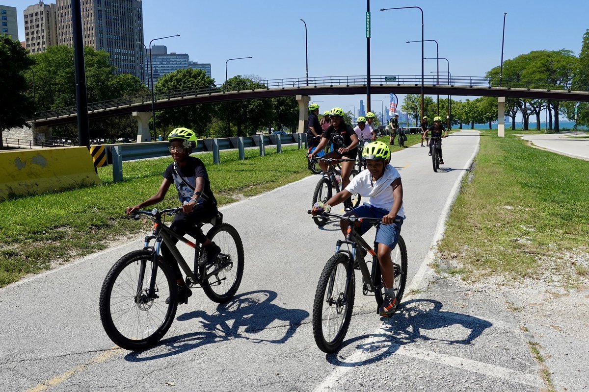 ChicagoSafe's tweet image. We had an amazing time leading a cycling program at Bret Harte Elementary! Over 4 weeks, we taught beginners to ride and helped experienced riders sharpen their skills.
Big thanks to @OutrideBike for their support through the Riding for Focus program, providing bikes and helmets!
