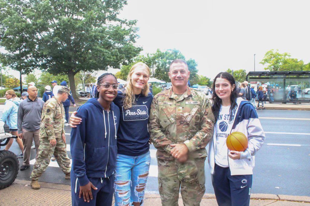 murray_moriah's tweet photo. We had a great time with some members of the PA National Guard last weekend before the first PSU home game!!! Thank you for a great day!! @JoinPAGuard @HappyValleyUtd https://t.co/fwxNAT2wJT
