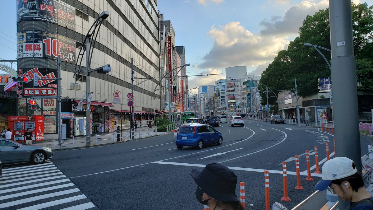 Davecko's tweet image. First day in Japan was amazing! A lil jet lagged arriving later in the afternoon, but a ton of things to see around our hotel &amp;lt;3