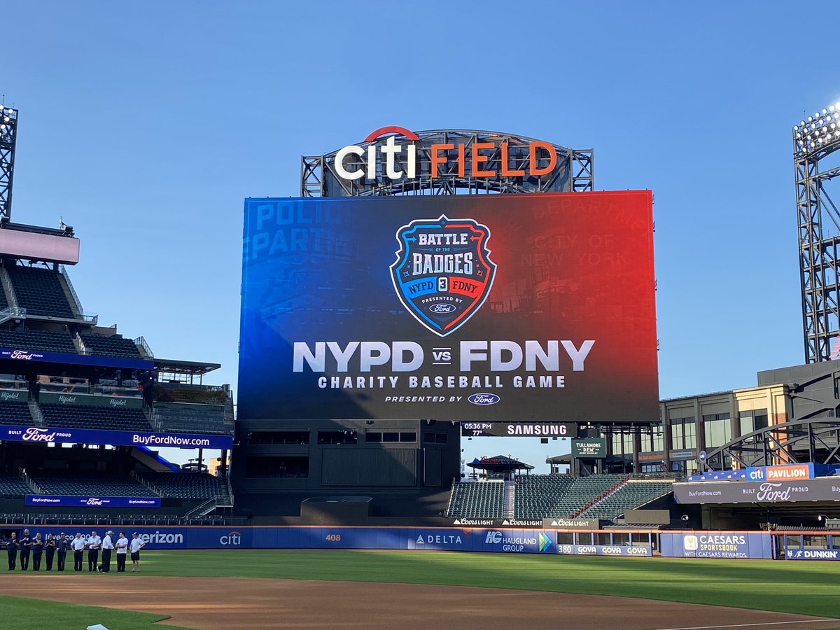 DannyT21's tweet image. A Battle of the Badges for a worthy cause. 

#NYPD #FDNY and a portion of ticket sales will benefit FDNY Foundation and NYCPBA Widows &amp;amp; Children’s Fund