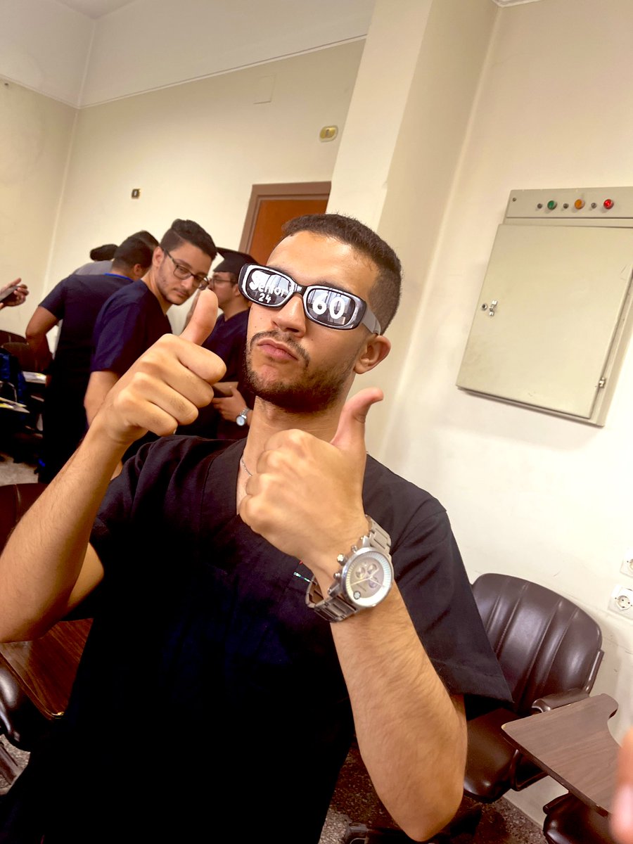 Elotify74's tweet photo. لقطة الختام ، مسك الختام ، خلاص خلاص خلاص ، رضخت اخيراً …❤️🩺
#Med60InScrubs #ScrubDay
#section14
#med60graduationvibes https://t.co/J0UayLeOzw