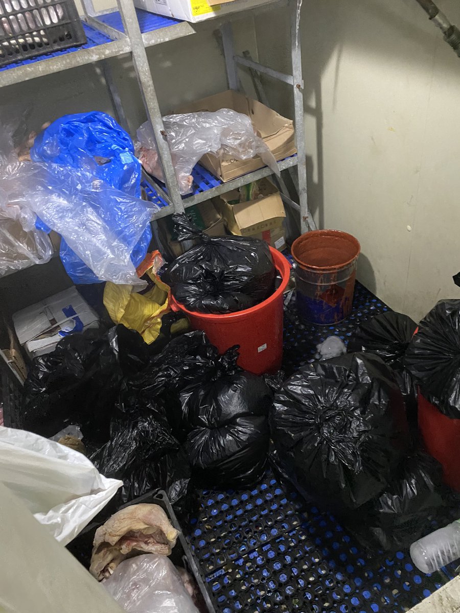 PSC_Officer's tweet photo. Cold/garbage/paint room all in one… #ChickenTonight #HACCP #PSC #PSC_Officer #Sanitation #HealthyHabits https://t.co/QGUDPKX2Ef