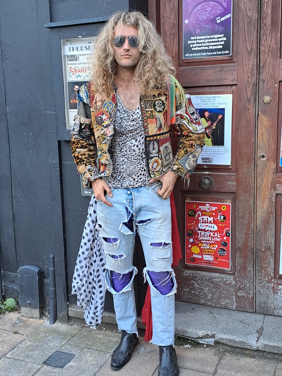 grownuphippychi's tweet photo. I went to #Totnes for the first time! "Guardian reading, tofu-eating, wokerati" - they all live there!! I don't think I have ever felt more at home 😅 This gorgeous chap was happy for me to take his photo 😍 #Tommy  #TheWho #ILoveTotnes 🥰 https://t.co/i6rn3xoMsV