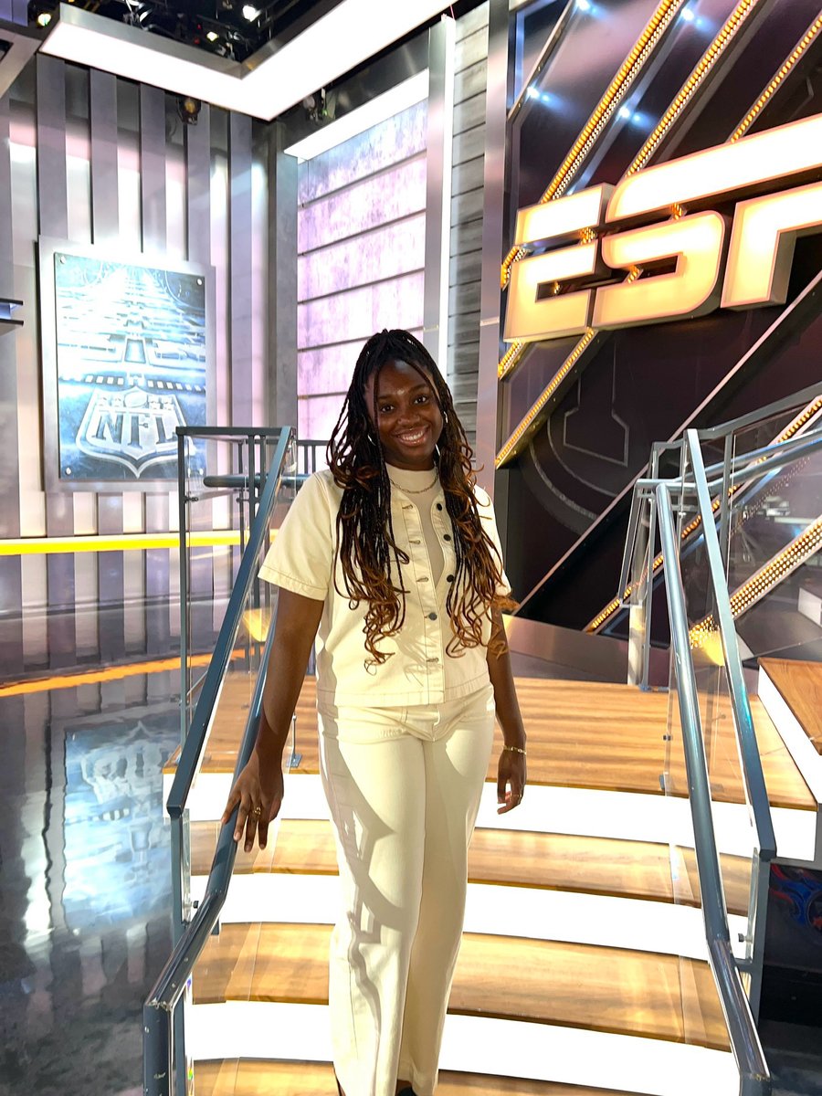 ChelsiPeter's tweet image. Long story short... I&apos;m moving to Connecticut! This east coast girl is back up north!!

I can finally share that I officialy accepted a full-time role to come back with ESPN as a Content Associate for their Digital Video team! Looking forward to joining such a great team!! #ESPN