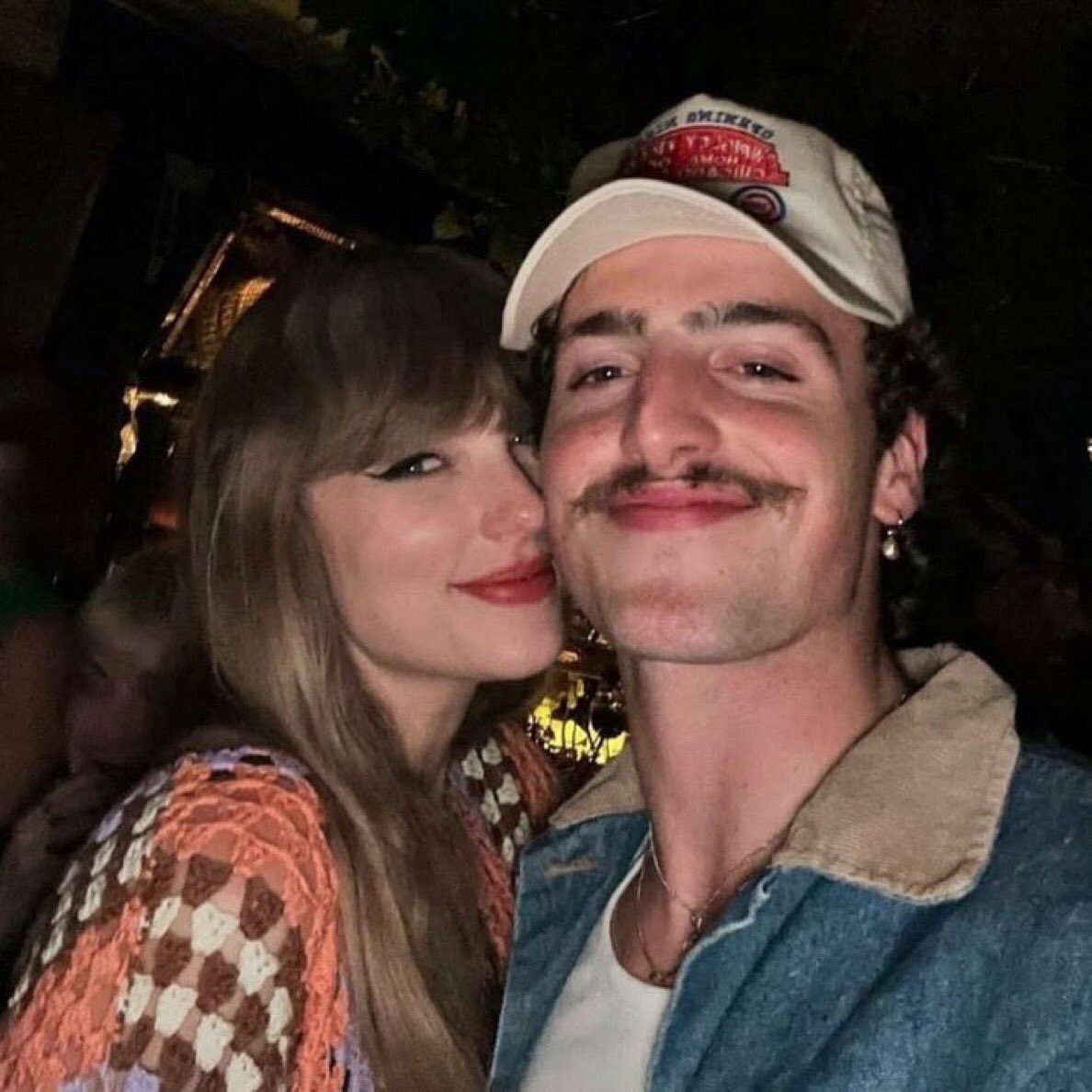 Pop Flop on X: "Benson Boone recently praised Taylor Swift: “She's amazing, she's so kind. Everything she does, everything she touches turns to gold […] I was just happy to be a