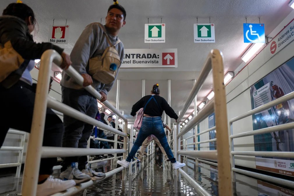 Jon (@jonorbach) on Twitter photo For <a href="/AP/">The Associated Press</a>: Commuters climb railings to avoid the water in the flooded entrance of Buenavista metro station during heavy rain in Mexico City, Saturday, Aug. 17, 2024. (AP Photo/Jon Orbach)
Also here: theguardian.com/news/gallery/2… For <a href="/AP/">The Associated Press</a>: Commuters climb railings to avoid the water in the flooded entrance of Buenavista metro station during heavy rain in Mexico City, Saturday, Aug. 17, 2024. (AP Photo/Jon Orbach)
Also here: theguardian.com/news/gallery/2…