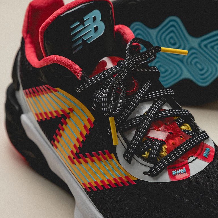 SNKR_TWITR tweet media