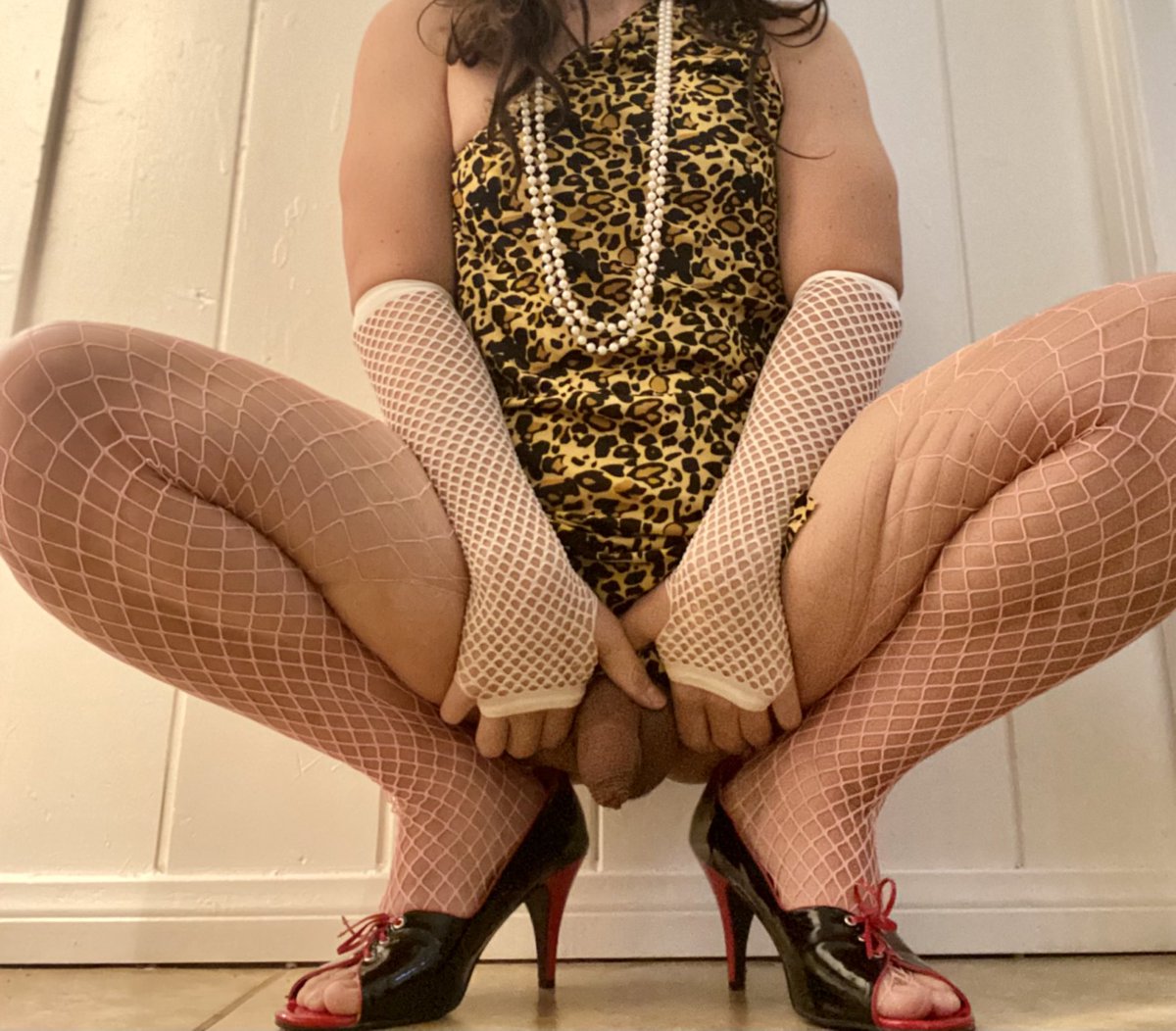 claudiacrossd's tweet photo. Open #crossdressing #fishnets #uncut https://t.co/gScEC4GKTs