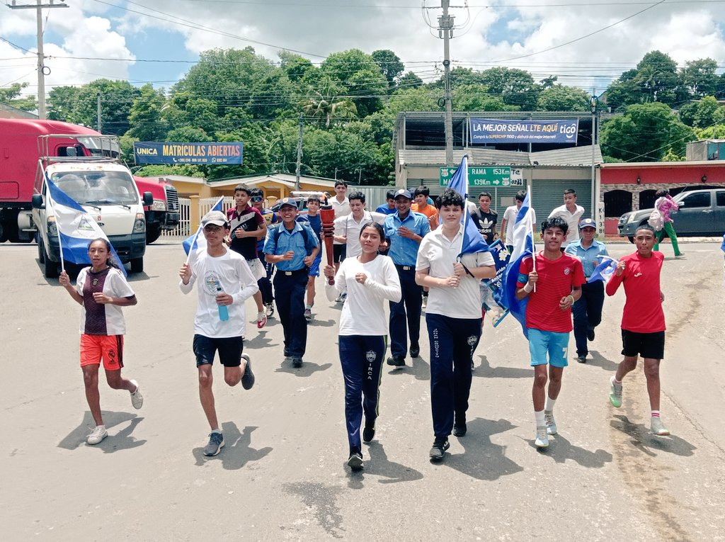 DeChontales's tweet photo. La Antorcha de la Unión Centroamericana sale de la ciudad de Juigalpa, y es recibida por La Libertad, Chontales, donde traspasará fuego al municipio de Santo Domingo. 🇳🇮🇳🇮

Ministerio de Educación https://t.co/iy9yHsrl1k