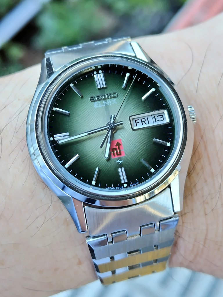 chronotron2's tweet photo. 彼岸の入りまで1週間。暑さも彼岸までになってくれるかなあ。今日はセイコーの電磁テンプ、エルニクスで。あれ、今日は13日の金曜日か。
#今日の時計 #セイコー
#エルニクス #セイコーエルニクス #電磁テンプ #todayswatch #seiko #elnix #seikoelnix #electronicwatch https://t.co/O4QLhhxv2E