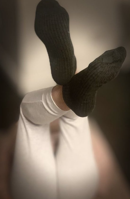 SockSistersUK's tweet photo. Dark  or bright which do you prefer? 🤪 #socks #sockfetish #socksistersuk #usedsocks #PayPayクーポン #paypig #femdom https://t.co/sFEkums3bD