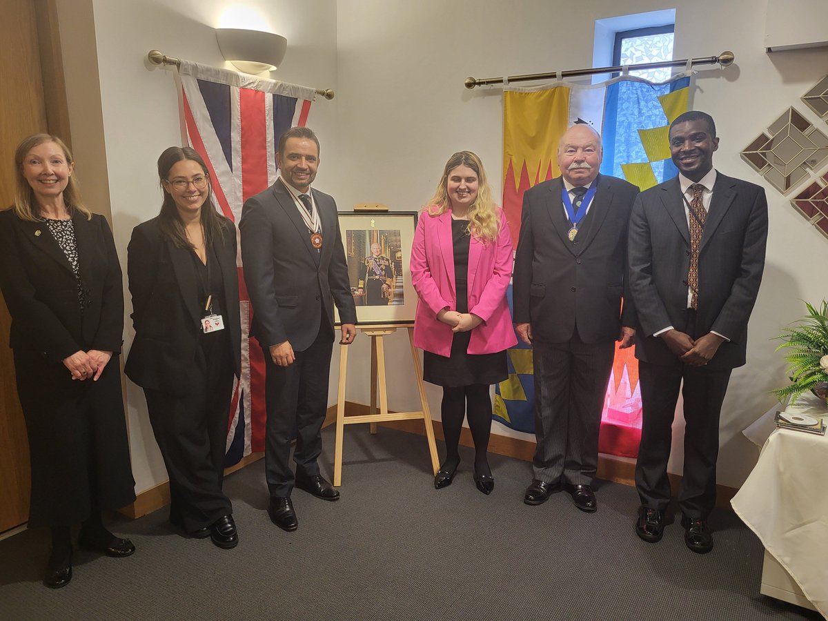Afzal_H's tweet image. A pleasure to represent the #LordLieutenant and welcome new citizens to the #WestMidlands. Such a joyous occasion with many marking the #citizenshipceremony with family and friends. @WMLieutenancy #BhamRegisterOffice @BhamCityCouncil