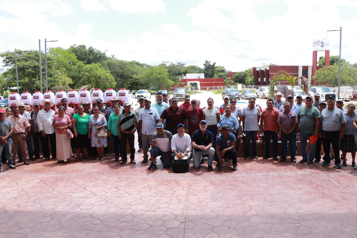 Gobierno de Campeche (@ucscampeche) on Twitter photo El Gobierno Estatal, a través de la <a href="/sdacampeche/">SDA Campeche</a> , reafirma su compromiso con el campo campechano al entregar 352 equipos a productores ejidales de Escárcega. Esta acción beneficiará directamente a 88 productores, impulsando su productividad y fortaleciendo el desarrollo agrícola El Gobierno Estatal, a través de la <a href="/sdacampeche/">SDA Campeche</a> , reafirma su compromiso con el campo campechano al entregar 352 equipos a productores ejidales de Escárcega. Esta acción beneficiará directamente a 88 productores, impulsando su productividad y fortaleciendo el desarrollo agrícola