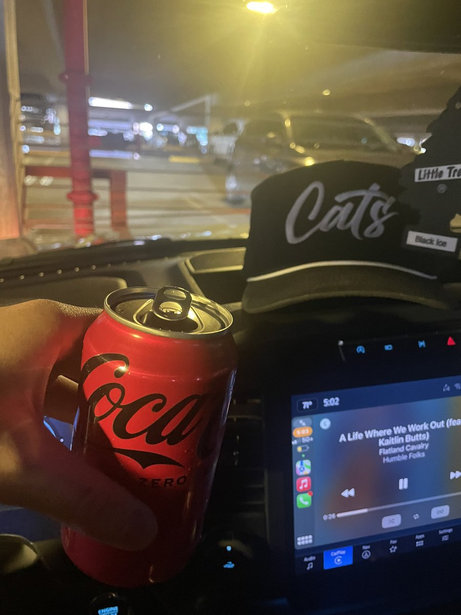 cutegirlscorp's tweet photo. Coke Zero + The Cats god what a day fellas.
#BeatFork https://t.co/oddx1Ekhsu