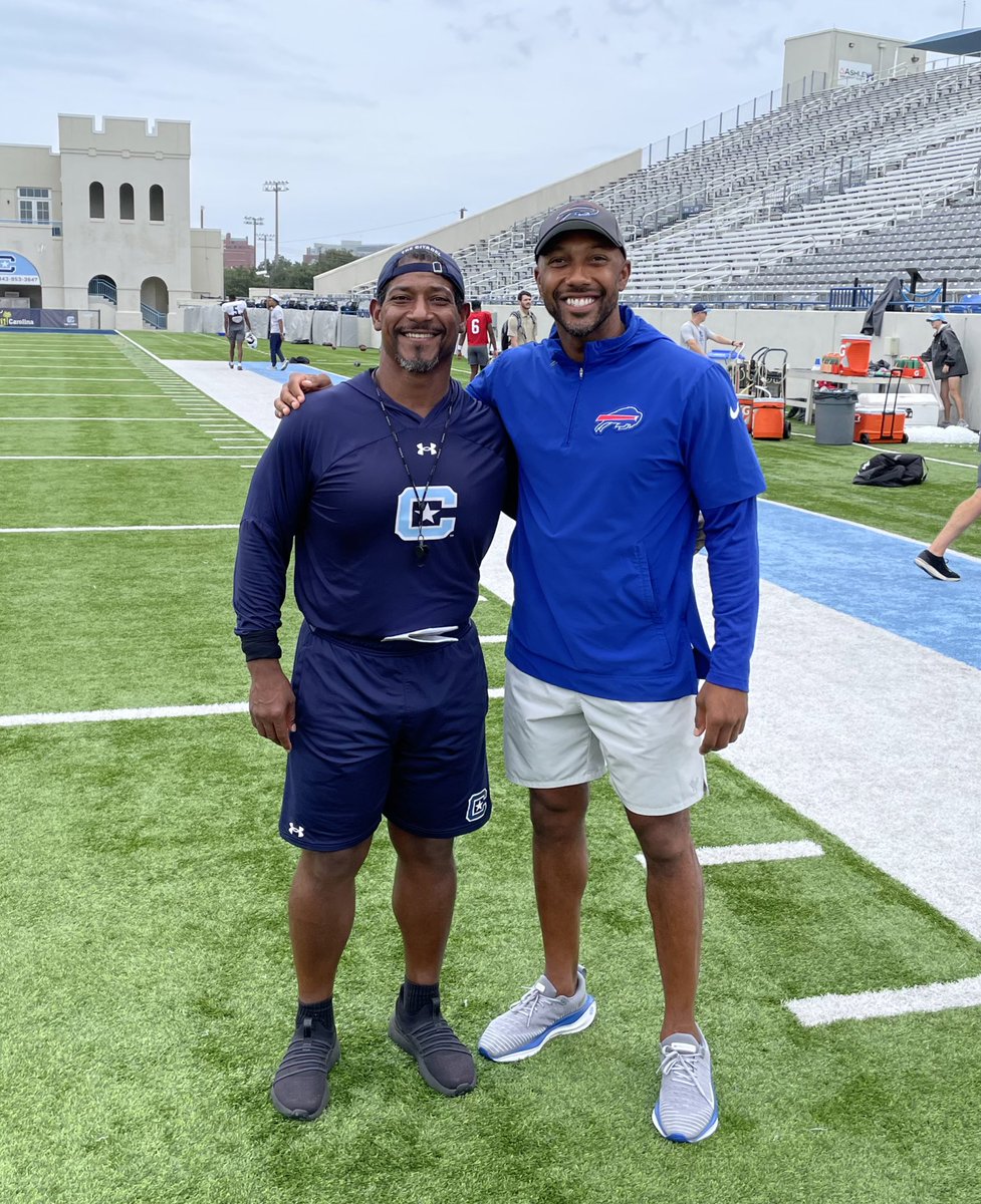 CoachRAPinilla's tweet photo. Brought so much joy to my heart seeing nephew RJ Webb regional scout for the @BuffaloBills today!! Been 14 years since we’ve seen each other & the love is still there! #MuchLove #ContinuedSuccess https://t.co/1GFxtSB3Np