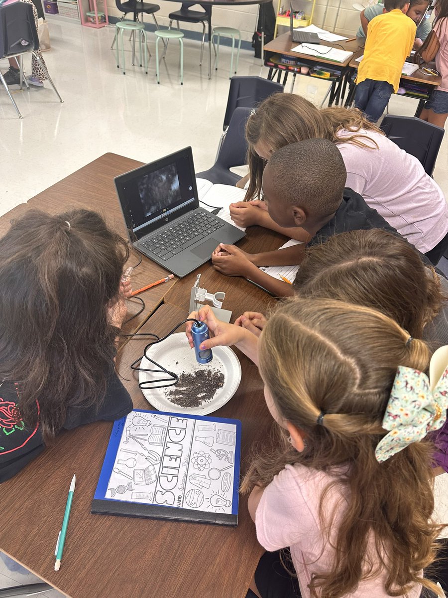 reynateaches's tweet photo. Using the digital microscopes to explore soil and then record what we notice as scientists! @NISDElemScience @NISDScarborough https://t.co/w5NvCzIS1P