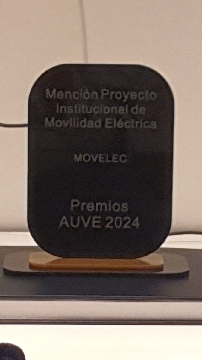 MovElCan's tweet photo. Hoy se han entregado los premios @asociacionauve  en el MOVEO de Oviedo. El MOVELEC de Gran Canaria ha recibido una mención especial. Nuestras felicitaciones al @cabildodegrancanaria y a nuestros compañeros de la AUVE en Gran Canaria responsables del evento.👏🏽👏🏽👏🏽 https://t.co/lbZHL6eNum